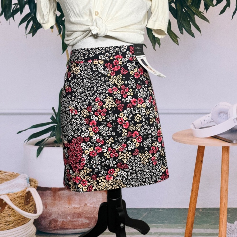 NWT Rafaella Floral Skort